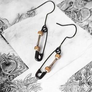 5 For $25💫Small Punk Black Safety Pin Earrings